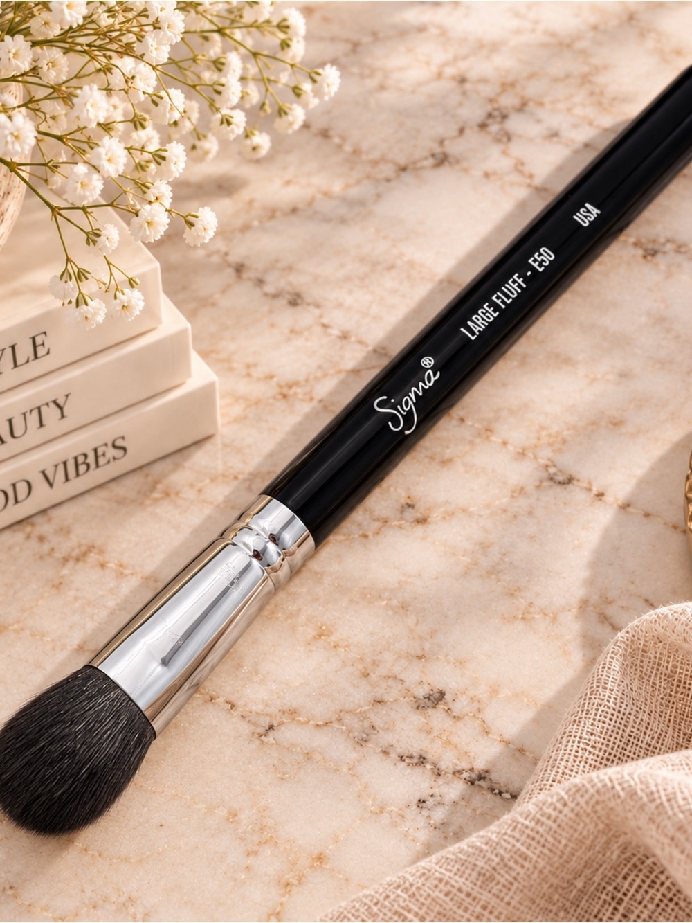 Sigma Beauty Large Fluff E50 Makeup Brush - Black and Silver